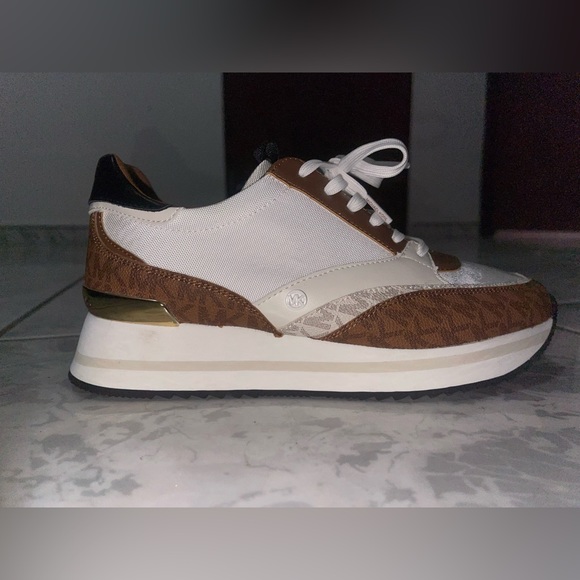 MK Monique Mixed-Media Trainer - Picture 6 of 10